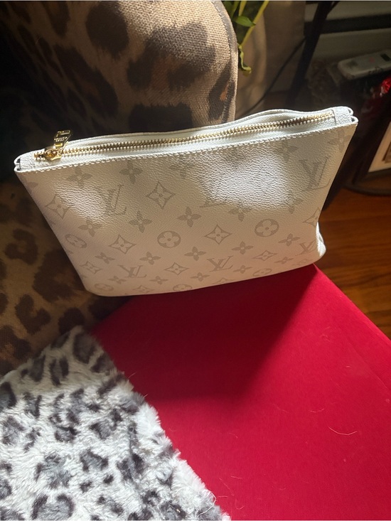 Handbags - Louis Vuitton White Monogram Canvas Pouch